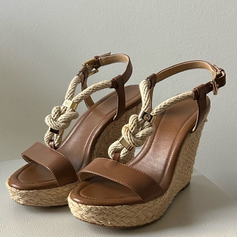 Beautiful Michael Kors platform heels in excellent condition